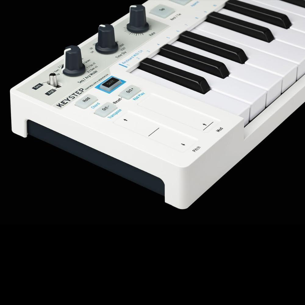 Arturia KeyStep 32-Key Controller & Sequencer Bundle w/Pig Hog 4-Pack Mono Patch Cables & Liquid Audio Polishing Cloth